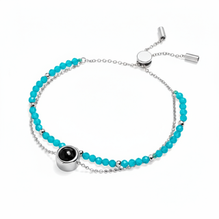 Produktová fotografie náramku s tyrkysově modrým turquoise